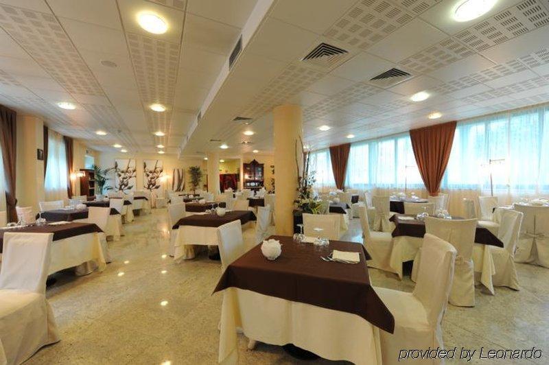 Hotel Parisi Nichelino Restaurant photo